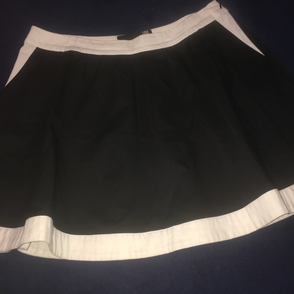 Moschino stylish skirt